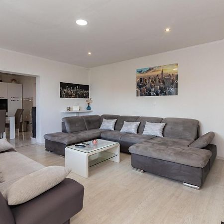 Navis Sea View Apartment With Pool Makarska Buitenkant foto