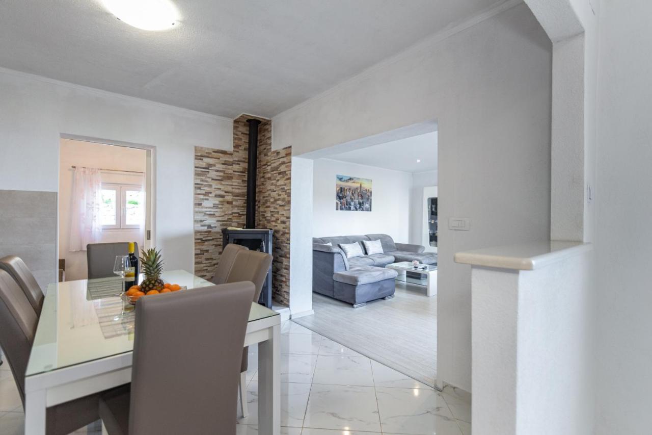 Navis Sea View Apartment With Pool Makarska Buitenkant foto