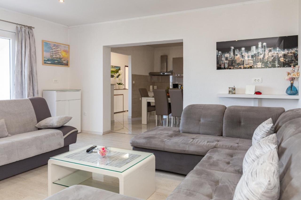 Navis Sea View Apartment With Pool Makarska Buitenkant foto