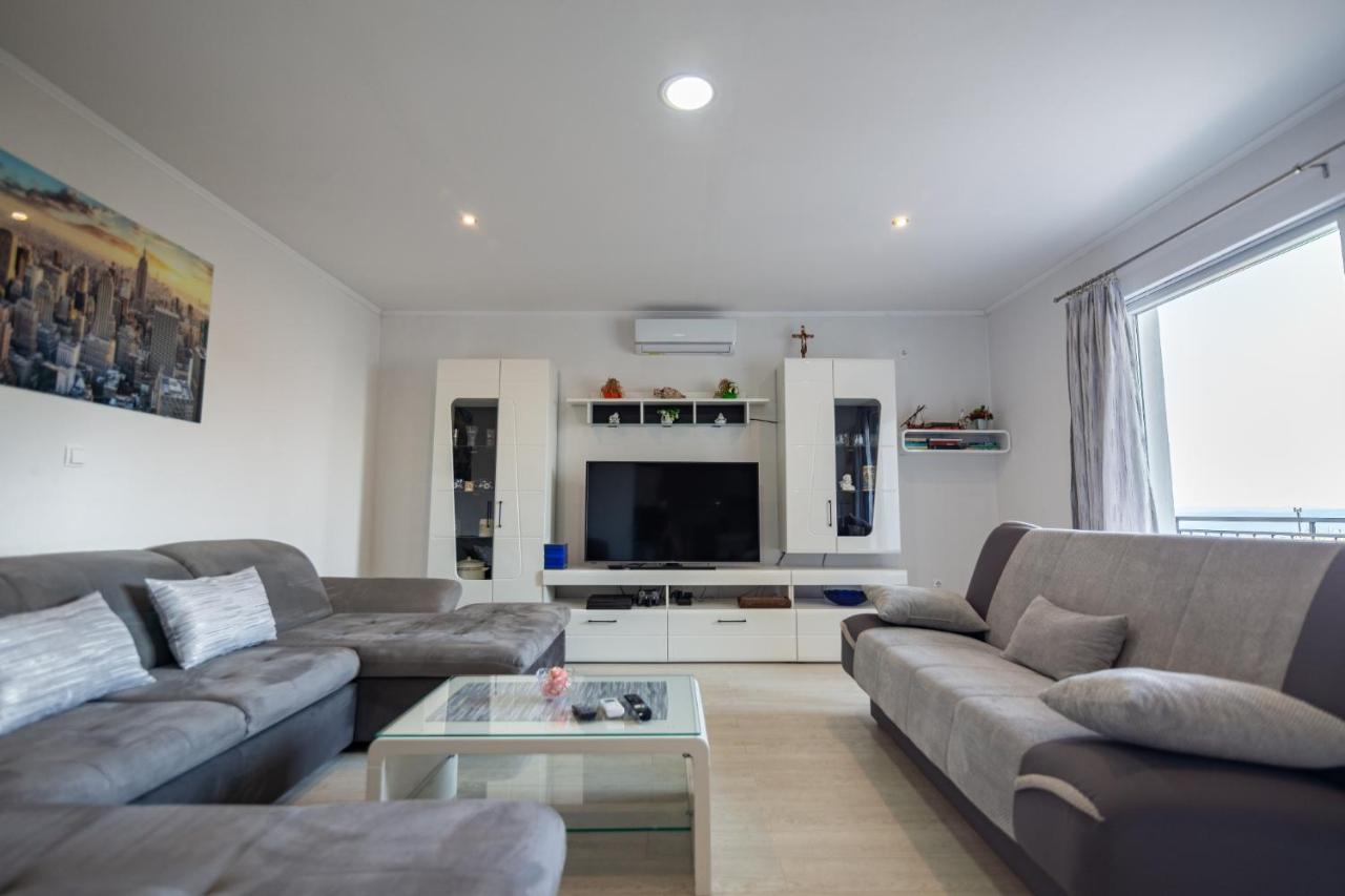 Navis Sea View Apartment With Pool Makarska Buitenkant foto