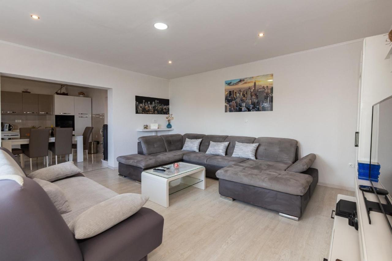 Navis Sea View Apartment With Pool Makarska Buitenkant foto
