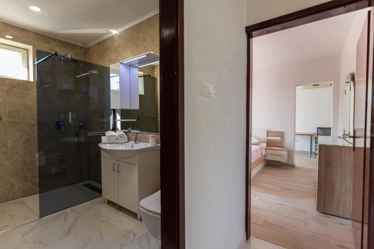 Navis Sea View Apartment With Pool Makarska Buitenkant foto